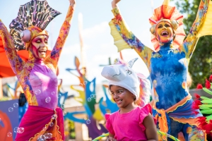 Child with mermaids at SeaWorld's Halloween Spooktacular