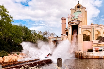 A thrilling water ride overlooking Orlando's theme park scene near Rosen Centre in Orlando, a hotel with central access to many of the things to do in Orlando.