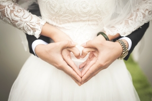 Wedding trends with couple holding hands in heart shape.