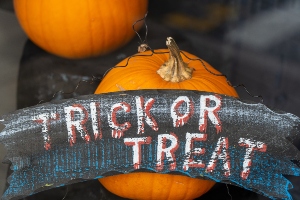 Trick or treat sign at SeaWorld Orlando for Spooktacular